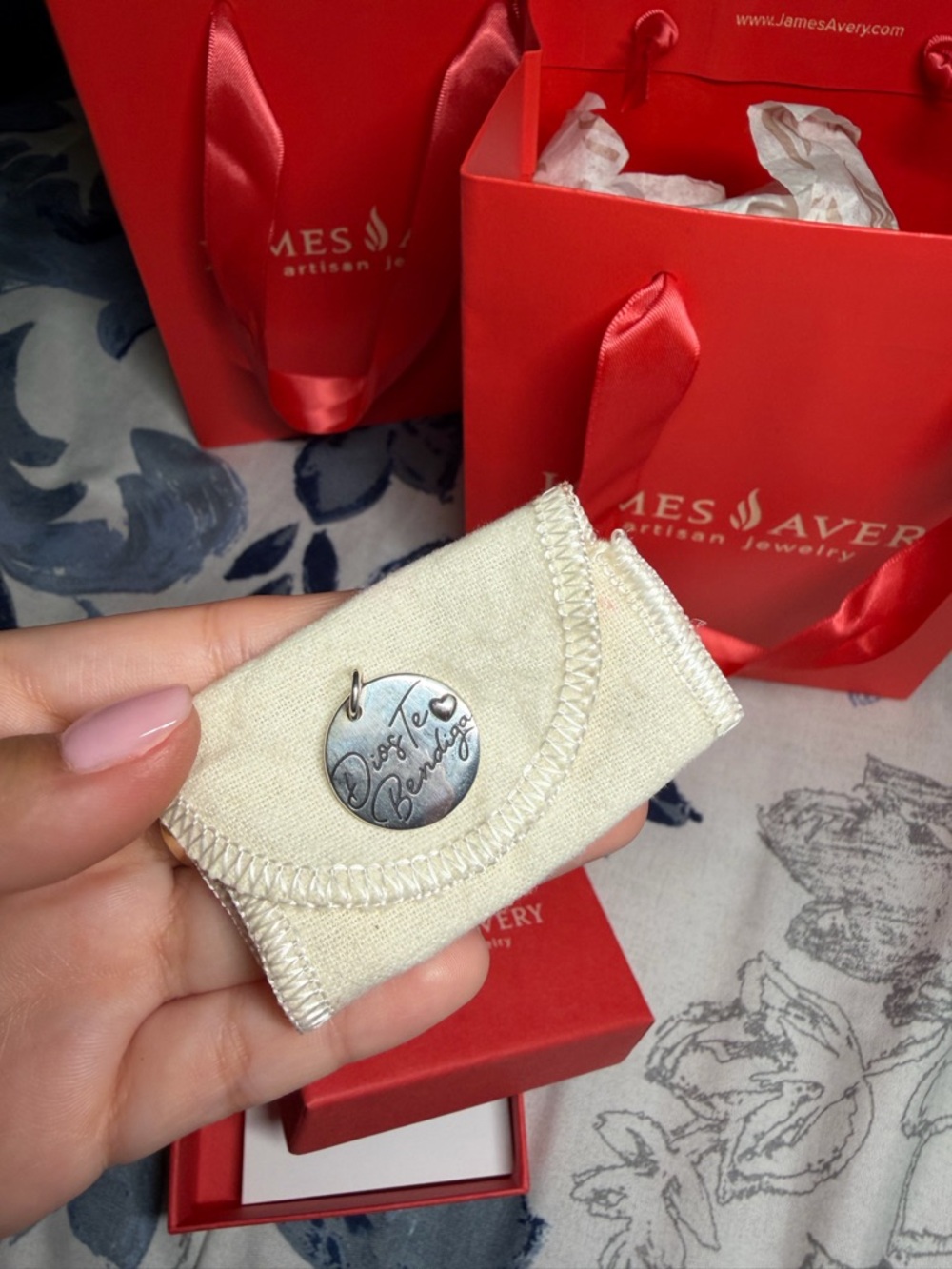 James Avery Silver Engraved Round Charm - Dios Te Bendiga